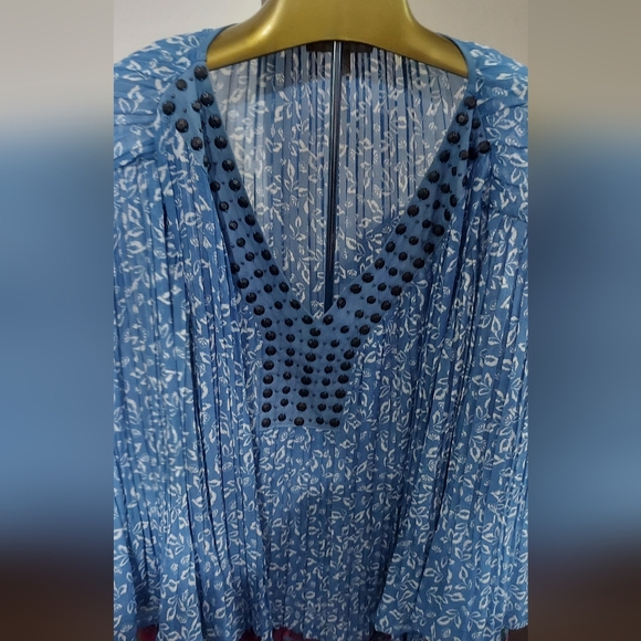 ! Embellished Pleated Bell Sleeve Sheer Flowy Blue Floral Top 3x - Picture 2 of 8